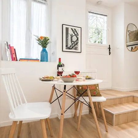 Charming With Terrace Near Eiffel Tower Apartment
