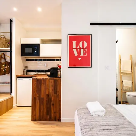 Charming With Terrace Near Eiffel Tower Apartment *