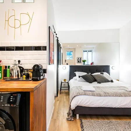 Charming With Terrace Near Eiffel Tower Apartment